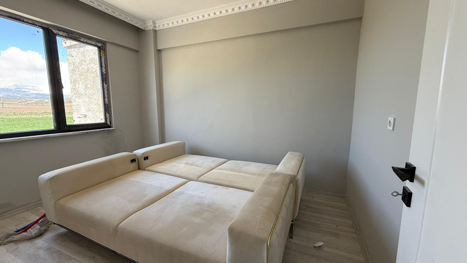 KAYSERİ DEVELİ AYVAZHACI MAHALLESİNDE SATILIK TARLA VE EV